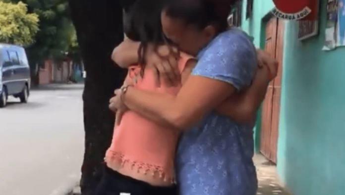 Madre se reencuentra con su hija tras haber sido secuestrada por 10 años