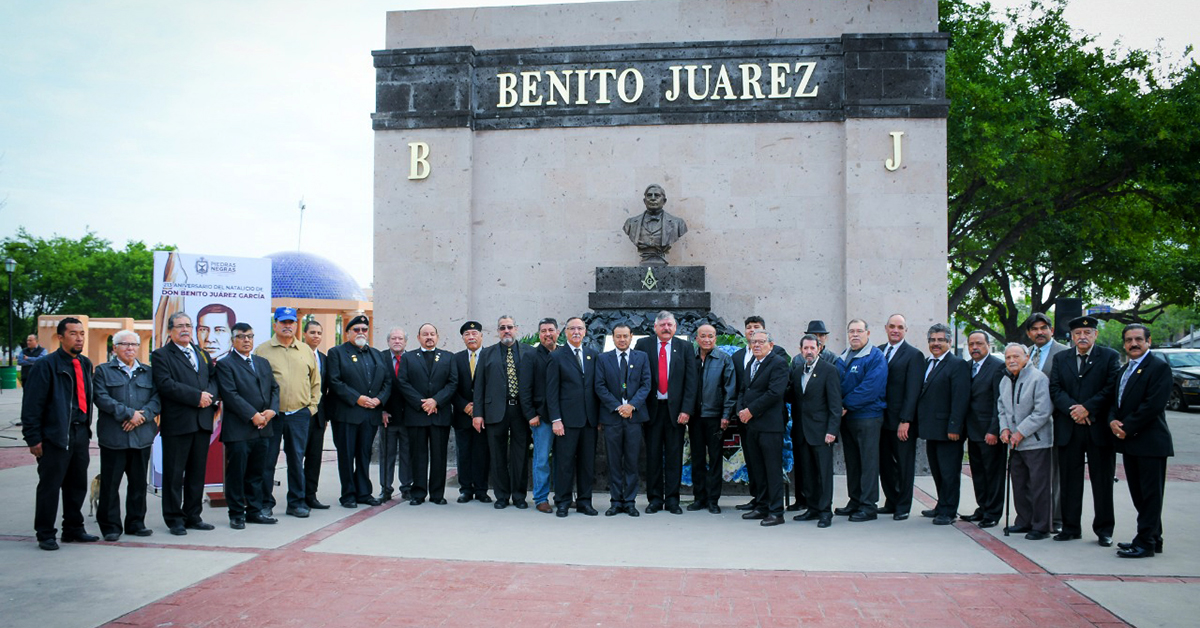 Conmemoran natalicio de Don Benito Juárez