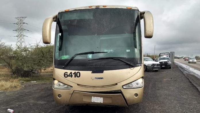 Autobús Coahuilense sufre salida de camino