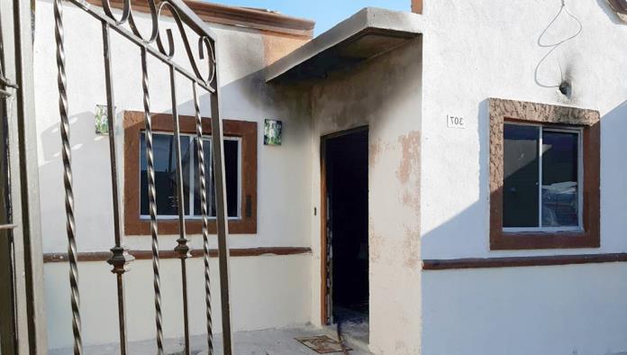 Arde vivienda por corto circuito