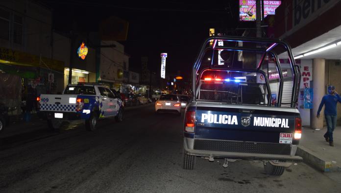 “Bolsean” a mujer en zapatería familia de ladrones