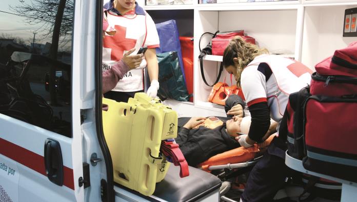 Impactan raizer en automóvil. Los mandan a “volar”