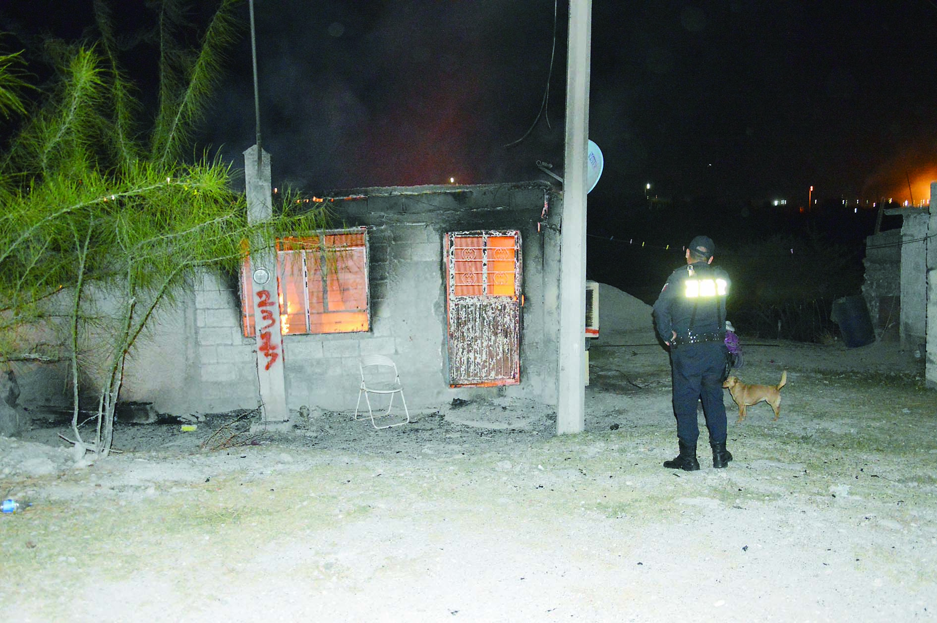 Celosa mujer quema su casa