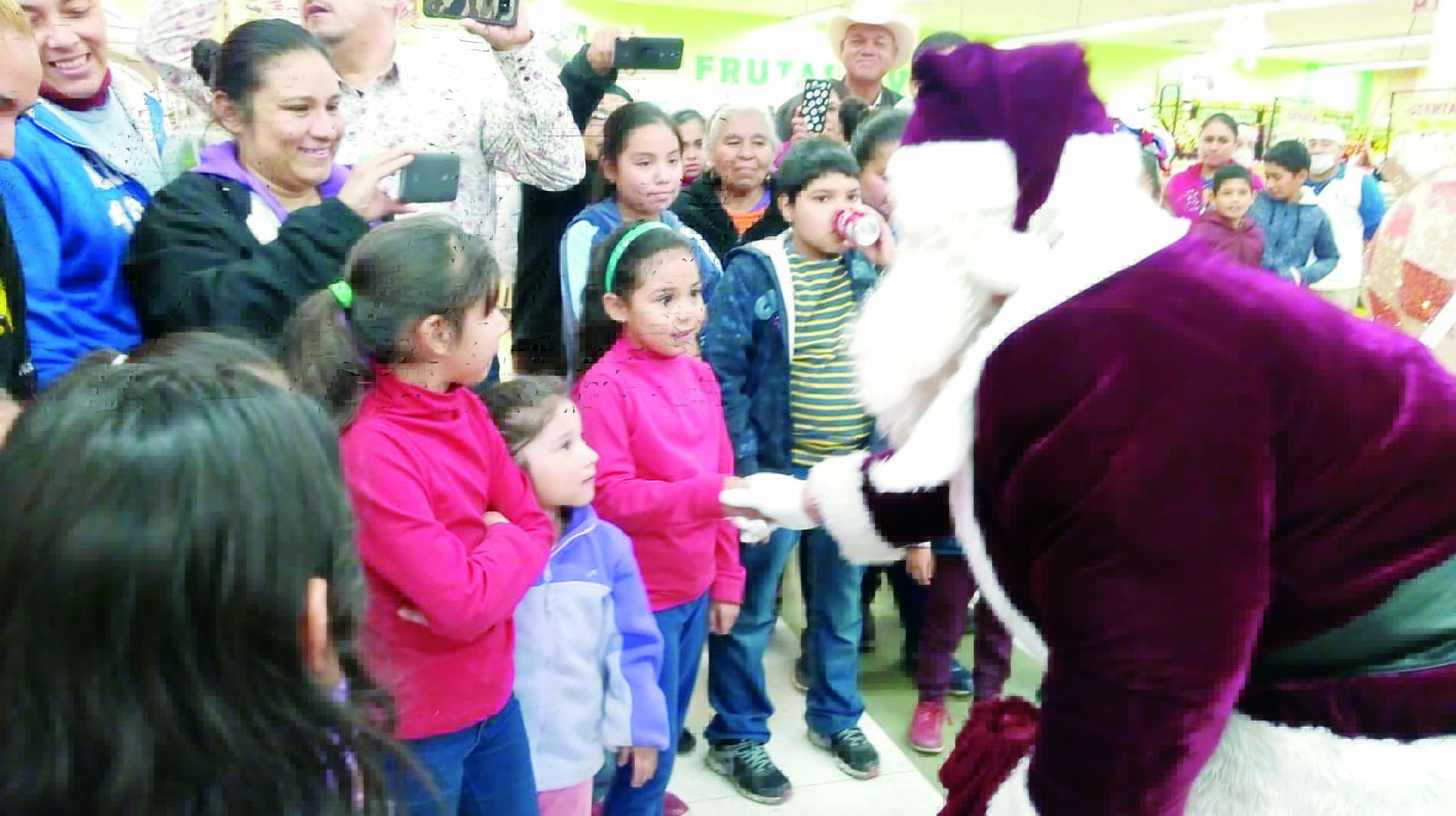 Celebra Súper Gutiérrez navidad con Santa Claus
