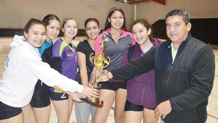 Las Mamis campeonas en torneo Copa Reyes de voleibol
