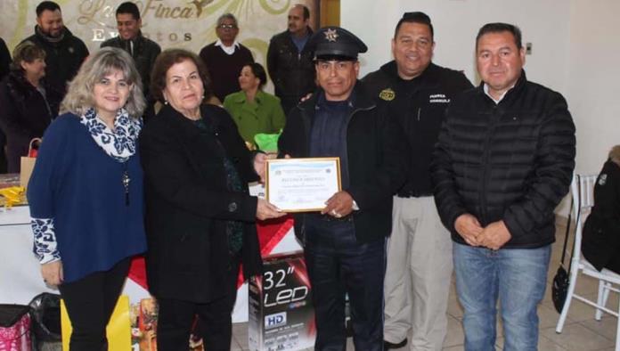 Reconocen labor de policías en San Buena