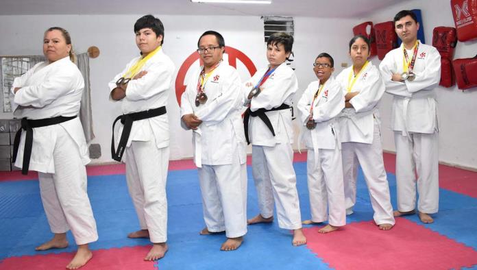 Arte marcialistas de Sakura Dojo participan en Copa Santa Claus