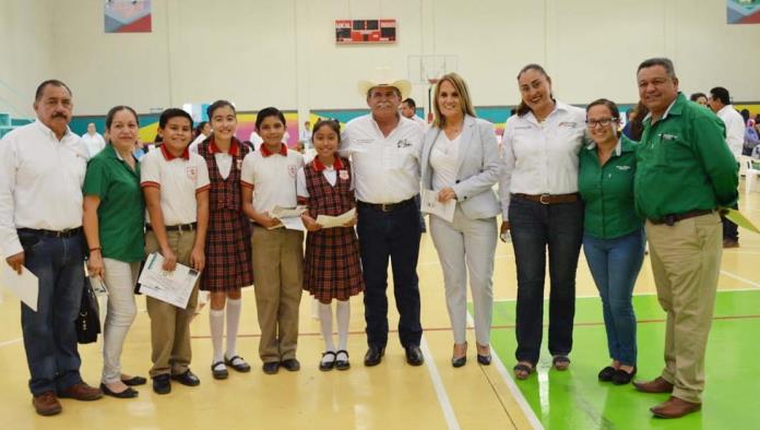 Agradecen alumnos al Alcalde de Frontera