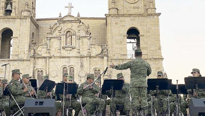 Recibe Múzquiz ‘Banda Militar’