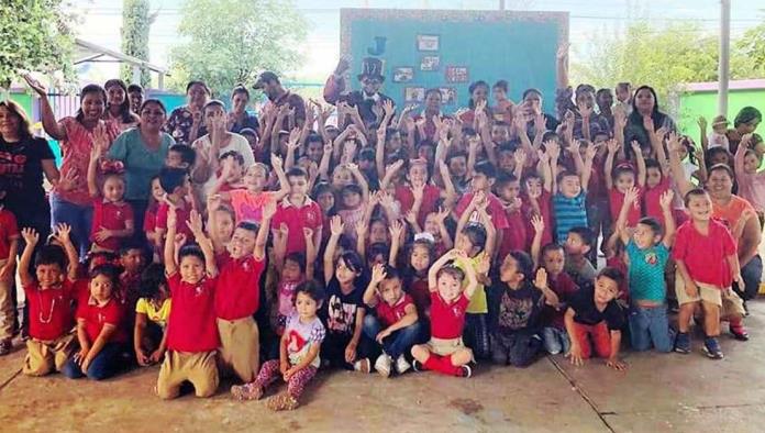 Reanudan teatro en escuelas