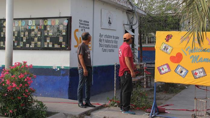 Atienden a escuelas en situaciones de necesidad