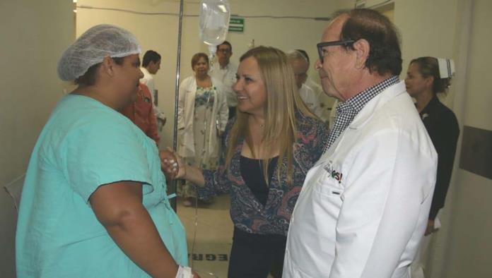 Visita Marcela Gorgón a pacientes de cirugías