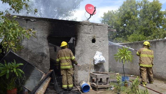 Incendio consume vivienda