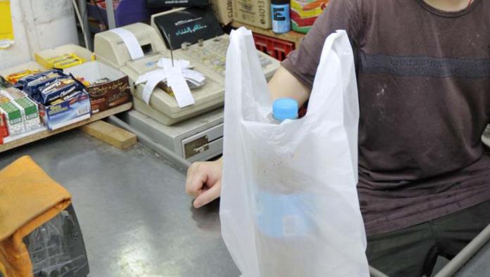 Multa de 1 mdp por dar bolsas de plástico