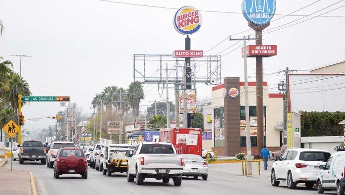 Se roban autos para saquearlos