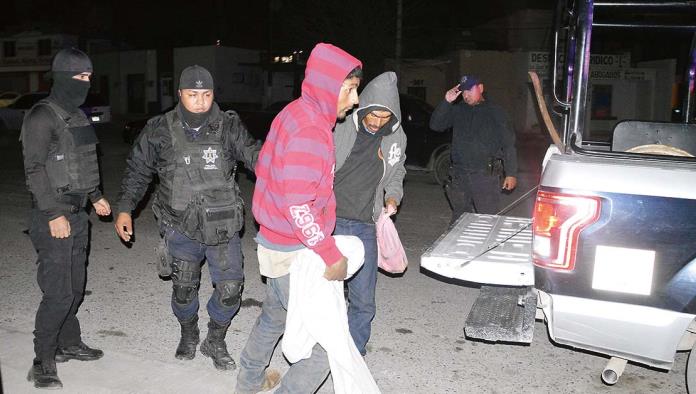 Arrestan a par de ladrones