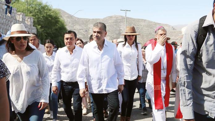 Asiste Gobernador a viacrucis en Torreón