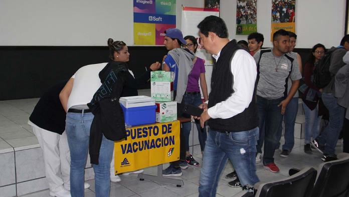 Vacunan contra influenza en FIME