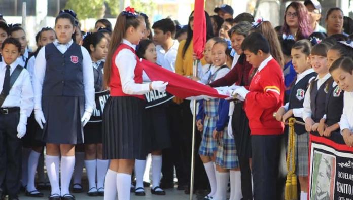 Conmemora San Buena Día de la Bandera