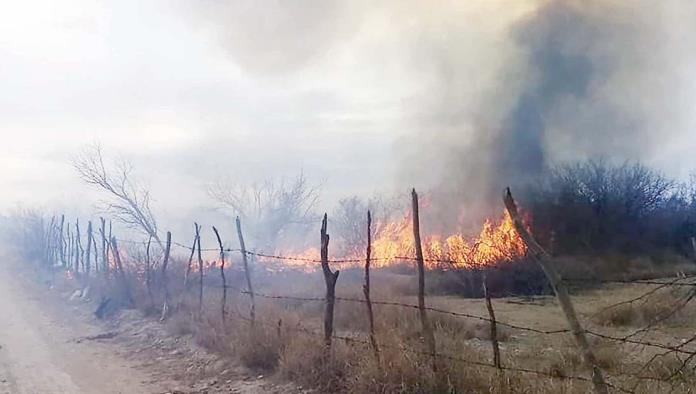 Fuerte incendio en Villas de Guadalupe