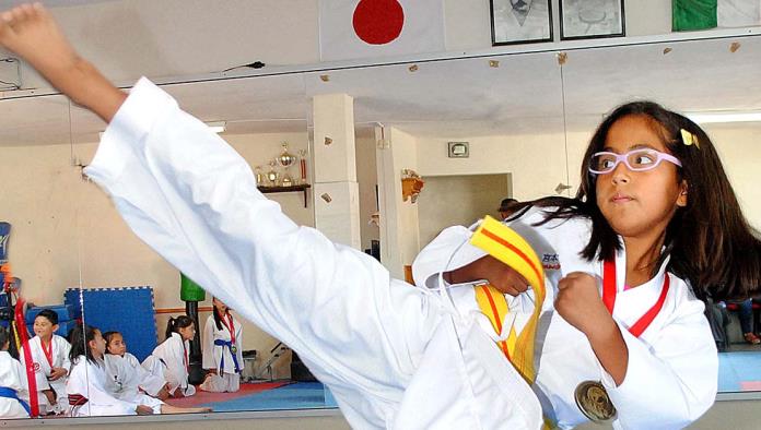 Obtiene oro en su primer Nacional de Karate