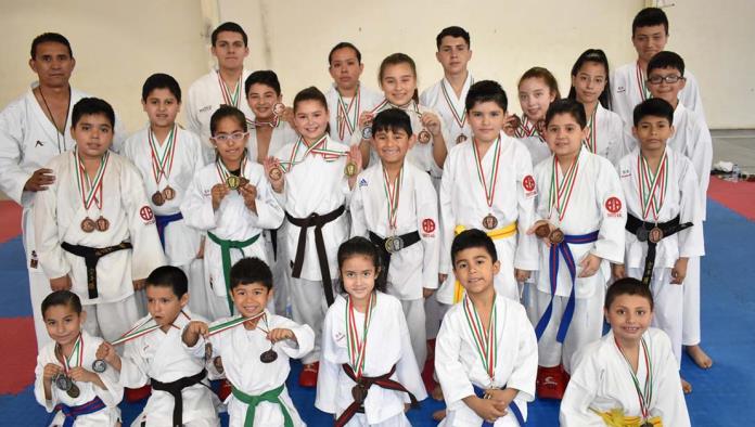 Shito kai Monclova destaca en Campeonato de Unificación Nacional de Karate