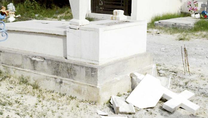 Destruyen tumbas en Panteón Dolores