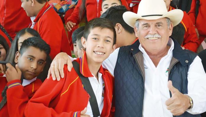 Sigue Lencho Siller mejorando escuelas