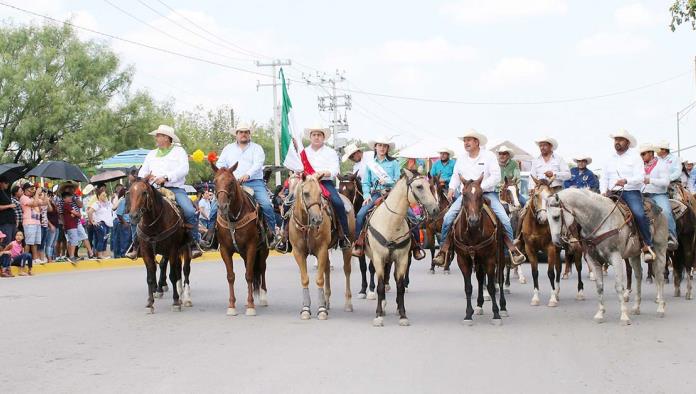 Cabalgan por la Astro Feria Rosita