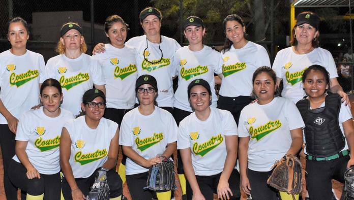 Country Club son finalistas en softbol femenil