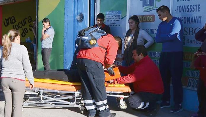 Impacta auto en camioneta
