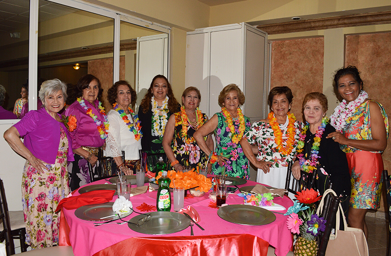 Fiesta Hawaiana en Club Damas Amistad