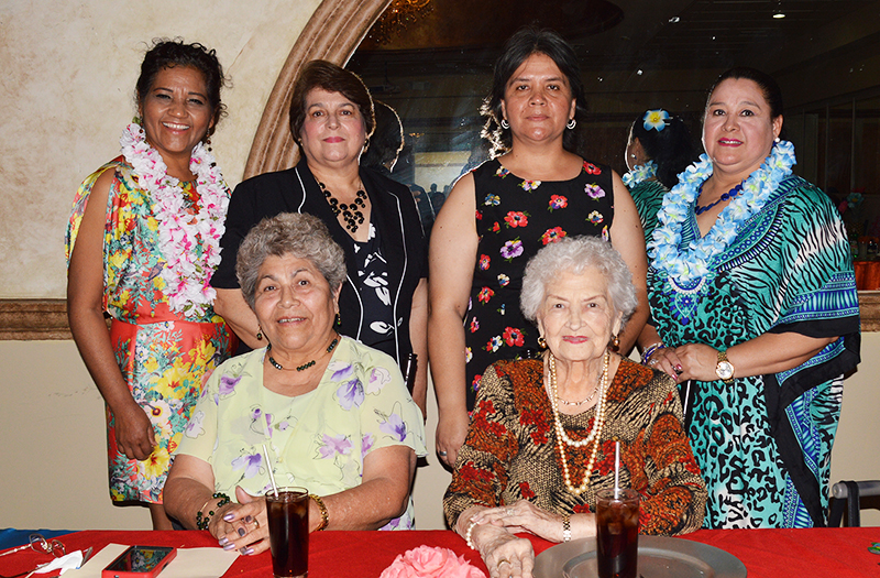 Fiesta Hawaiana en Club Damas Amistad