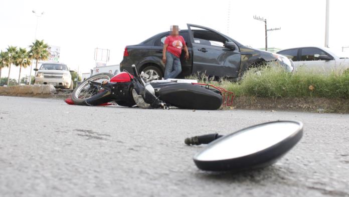Impactan a motociclista sobre el libramiento Mendoza Berrueto