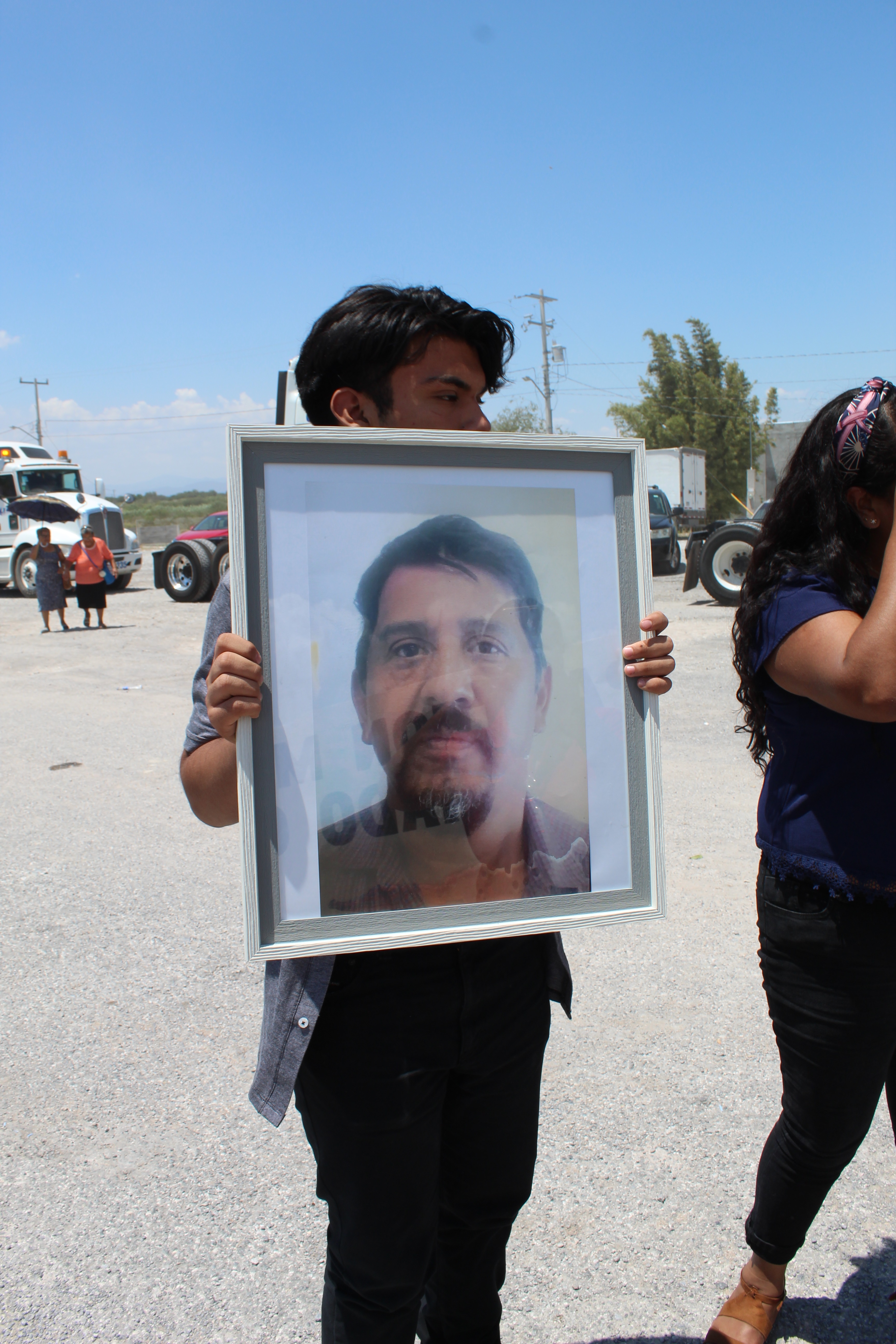 Rinden tributo a trailero, fue asesinado en México