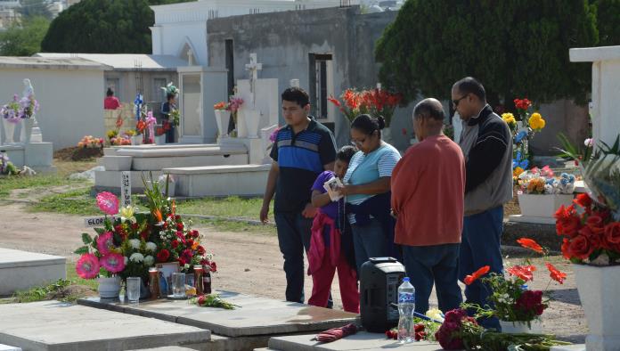 Se llena de vida el Panteón Guadalupe