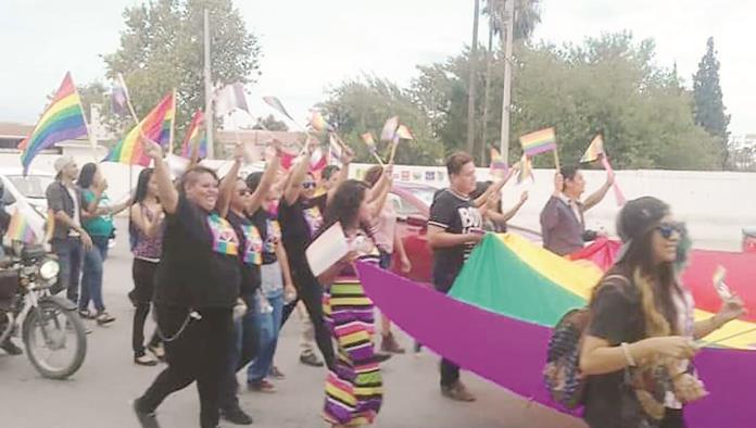 Convoca de nuevo a gran marcha gay; El Pape multicolor