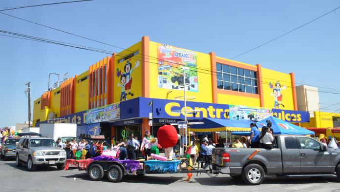 Con gran carnaval Celebra 35 años Central de Dulces