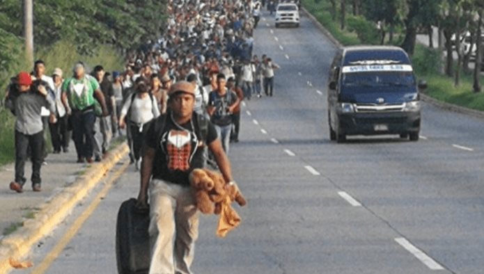 Crece caravana de migrantes hondureños que se dirige a EEUU