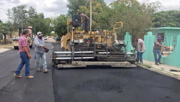 Aterrizan obras de pavimentación en la colonia Municipio Libre