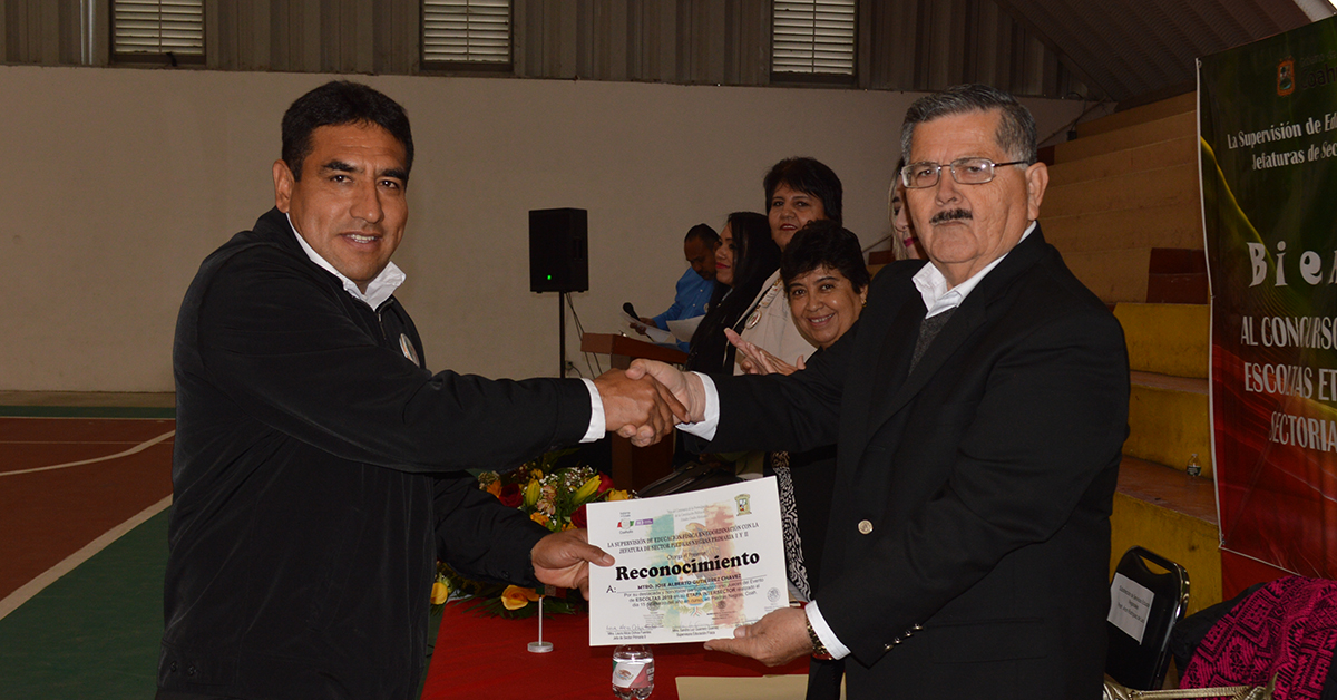 Primer lugar en concurso de escoltas Primaria Andres Cárdenas García T.M.