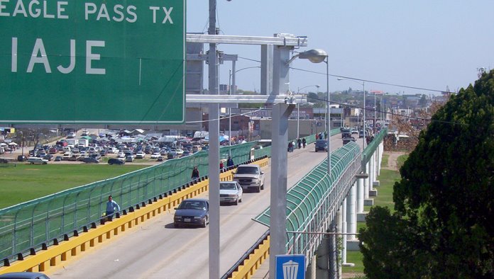 Texanos saturan puentes internacionales