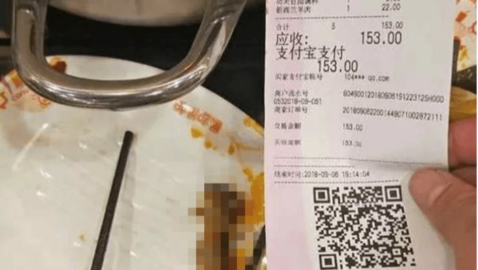 Mujer embaraza encuentra rata muerta en su comida china