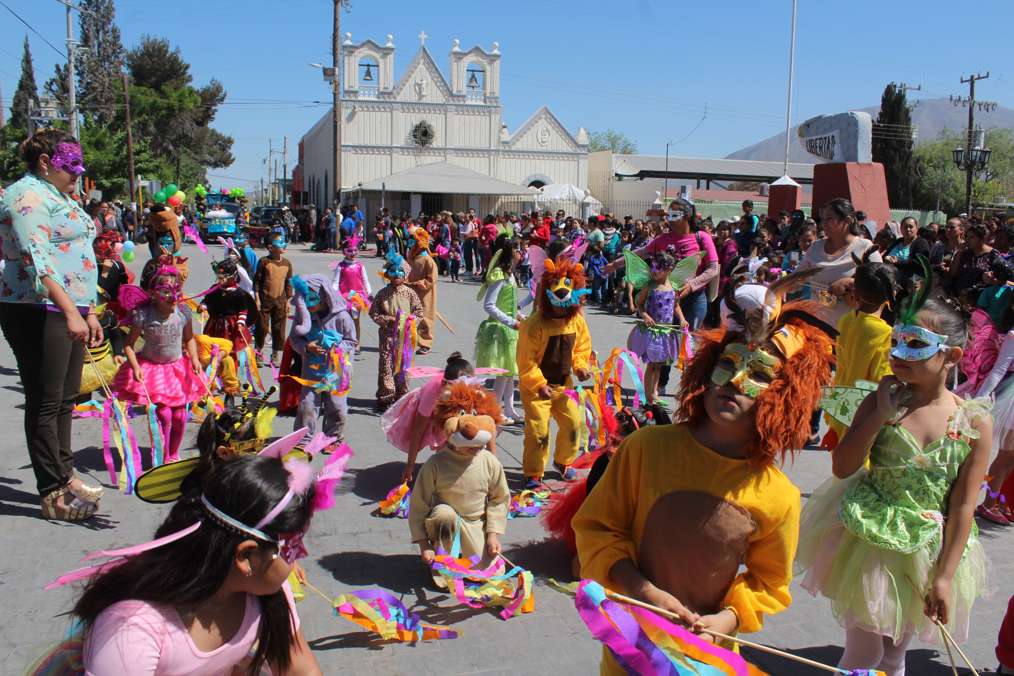Festejan en Castaños con desfile llegada de Primavera