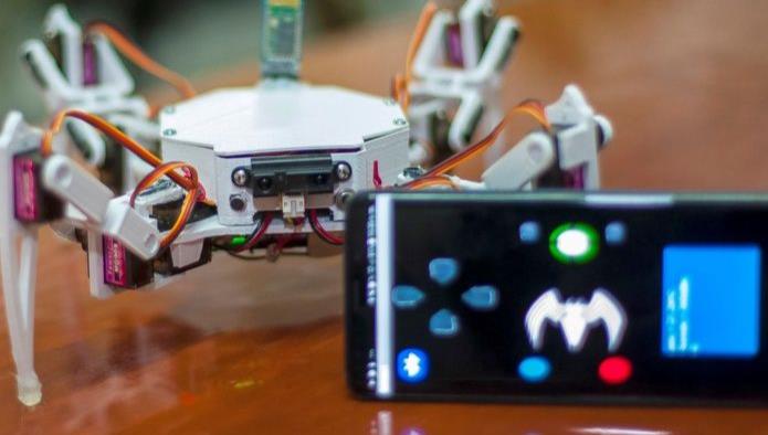 El robot araña que salvará vidas creado por alumnos del IPN