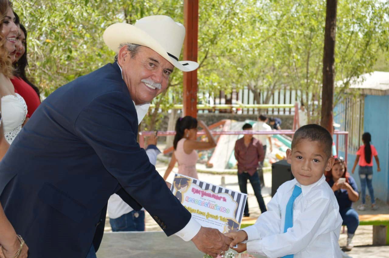 Apadrina Alcalde jardín de niños