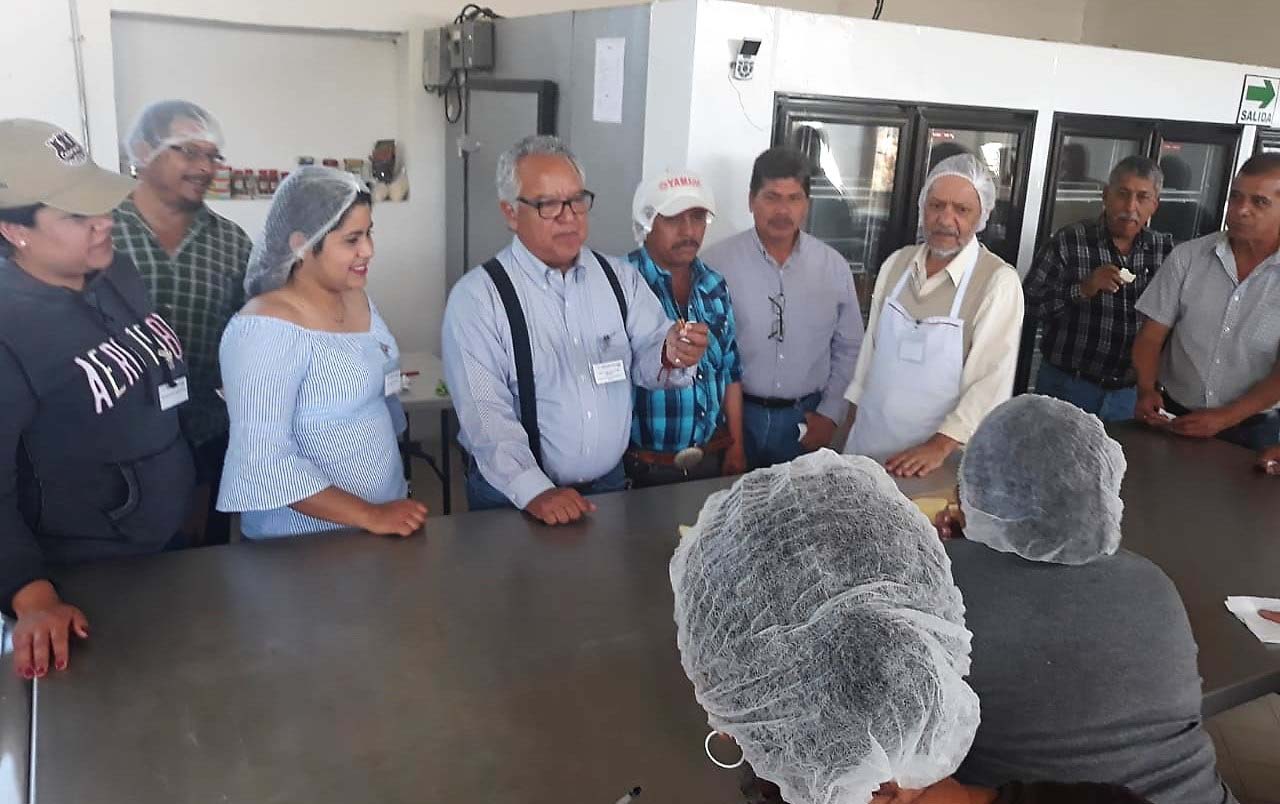 Capacita Coahuila a productores de leche de cabra