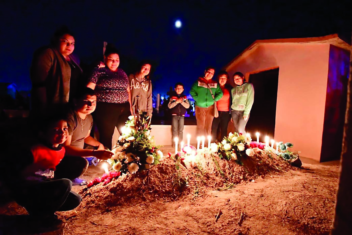 Catrinas y altares  iluminan panteón