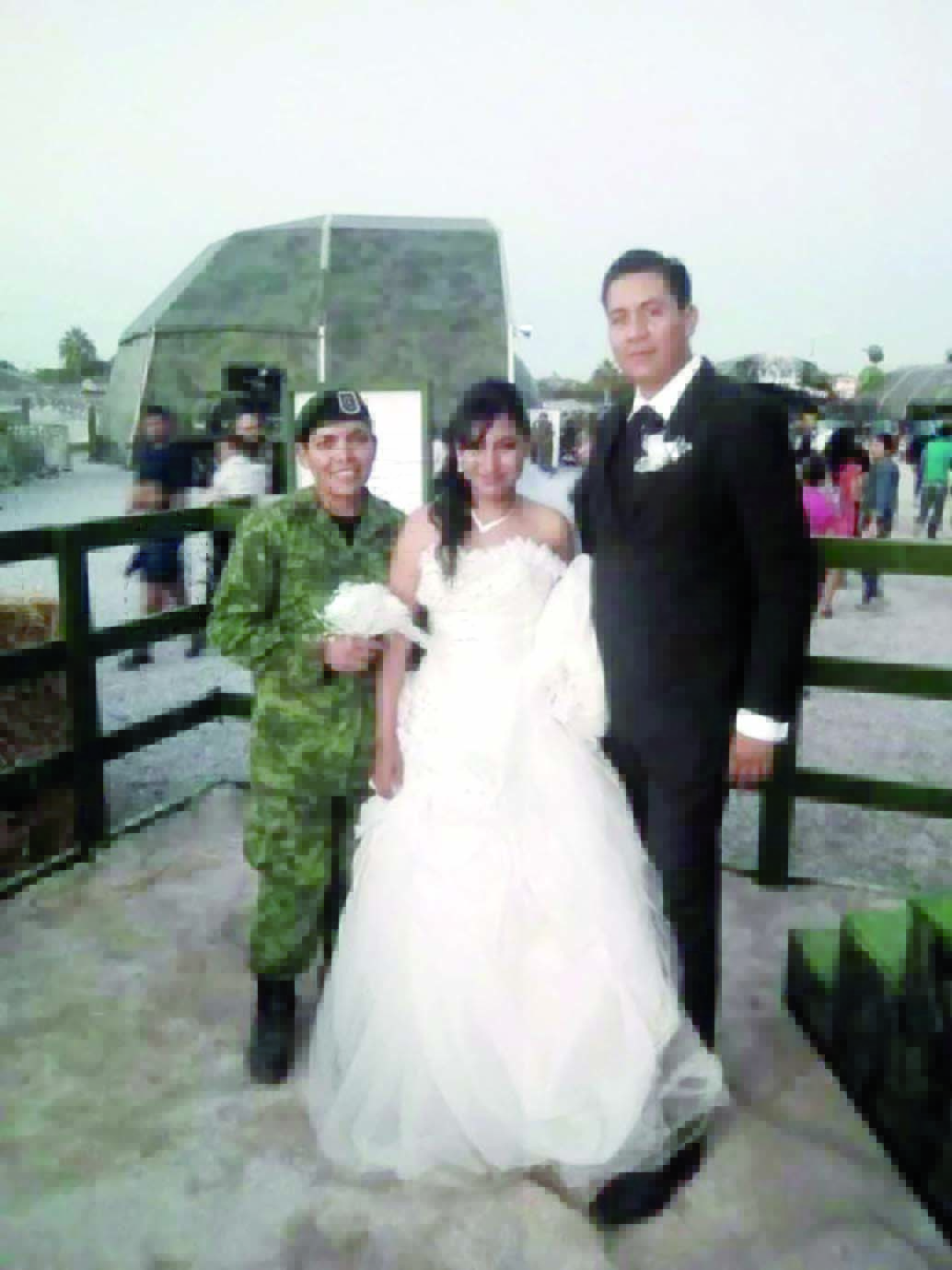 Se casan en la Expo Militar