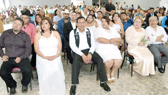 Solo 100 de 144 parejas cumplieron con pago y requisitos para bodas comunitarias